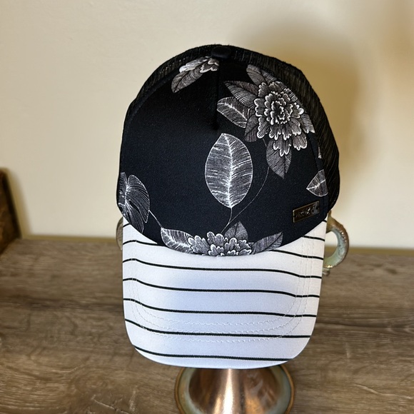 Roxy Women’s Water Come Down Trucker Hat - Picture 3 of 11